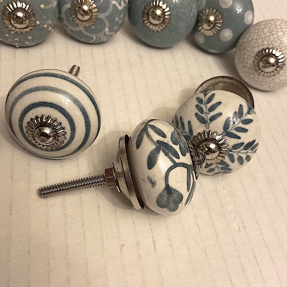 Ceramic Decorative 12 Piece Cabinet Knobs or Drawer Pulls in Blue and White. - Picture 3 of 3